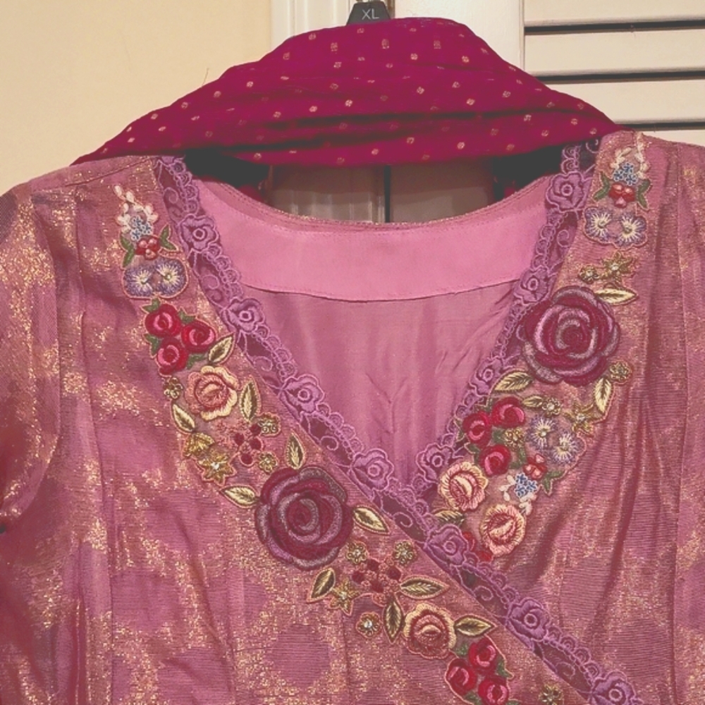 Farida Hasan Designer Pink Jamawar Churidar - Picture 6 of 9